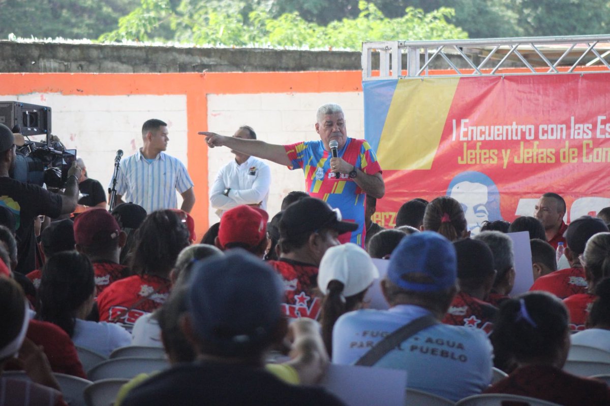eduardopiate2's tweet photo. Encuentro organizativo con las estructuras de base del ⁦@PartidoPSUV⁩ del mcpio Biruaca. Una buena asamblea en la que trazamos orientaciones políticas y organizativas para garantizar la victoria reeligiendo a ⁦@NicolasMaduro⁩ el 28 de julio ⁦⁦@dcabellor⁩ https://t.co/MTCFnz720J