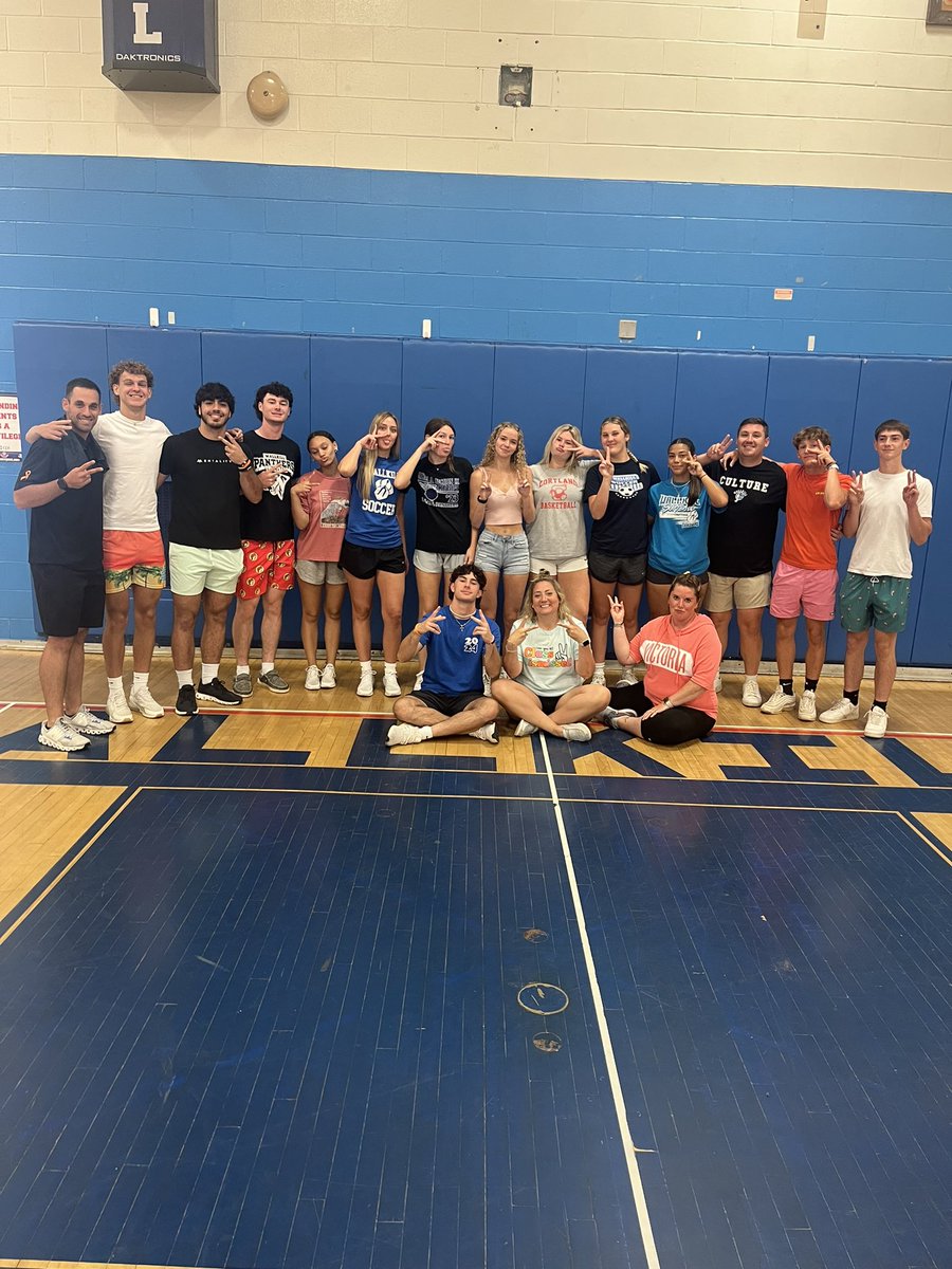 Last day of classes vibe 😎 
Good luck seniors 🎓2️⃣0️⃣2️⃣4️⃣