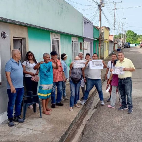 sansimon_ad's tweet photo. Vamos para adelante!
#13jun Contacto directo  visita casaxcsda calle 27,CDI Bajos Araguaney sector Viento Colao enseñando como votar este 28J junto a nuestros compañeros Elvis Díaz,Dexi Campos  AD En Resistencia y en compañía en UNIDAD de la Sra Amarislis Salazar de GUNE.
#Unidad https://t.co/hh27ni865t