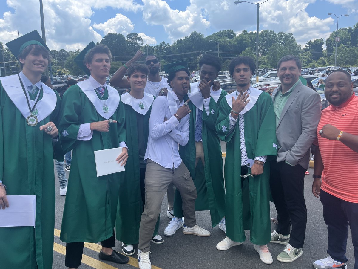 CoachJonesACS's tweet photo. Last Graduating Class ….Proud of these boys! We Out ✌🏽 https://t.co/QWo3AbRS87