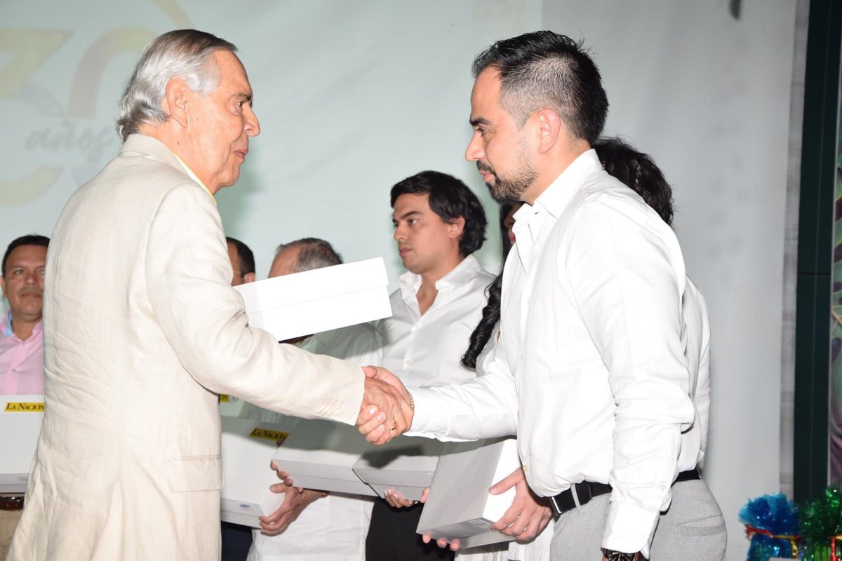 Hospital Universitario HMP (@huneiva) on Twitter photo Agradecemos al periódico <a href="/PrensaLaNacion/">Periódico LA NACIÓN</a> por el reconocimiento a nuestra institución, recibido por el gerente, en el marco de la celebración de sus #30Años. Esperamos que sigan construyendo un medio de comunicación independiente a lo largo de los años. Agradecemos al periódico <a href="/PrensaLaNacion/">Periódico LA NACIÓN</a> por el reconocimiento a nuestra institución, recibido por el gerente, en el marco de la celebración de sus #30Años. Esperamos que sigan construyendo un medio de comunicación independiente a lo largo de los años.
