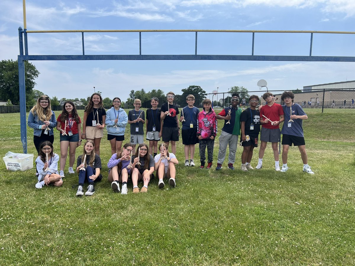 apopetech's tweet photo. Tech 1 students @BeachStreetWI had a BLAST launching their model rockets! #WIpride https://t.co/e3cyswtdLu