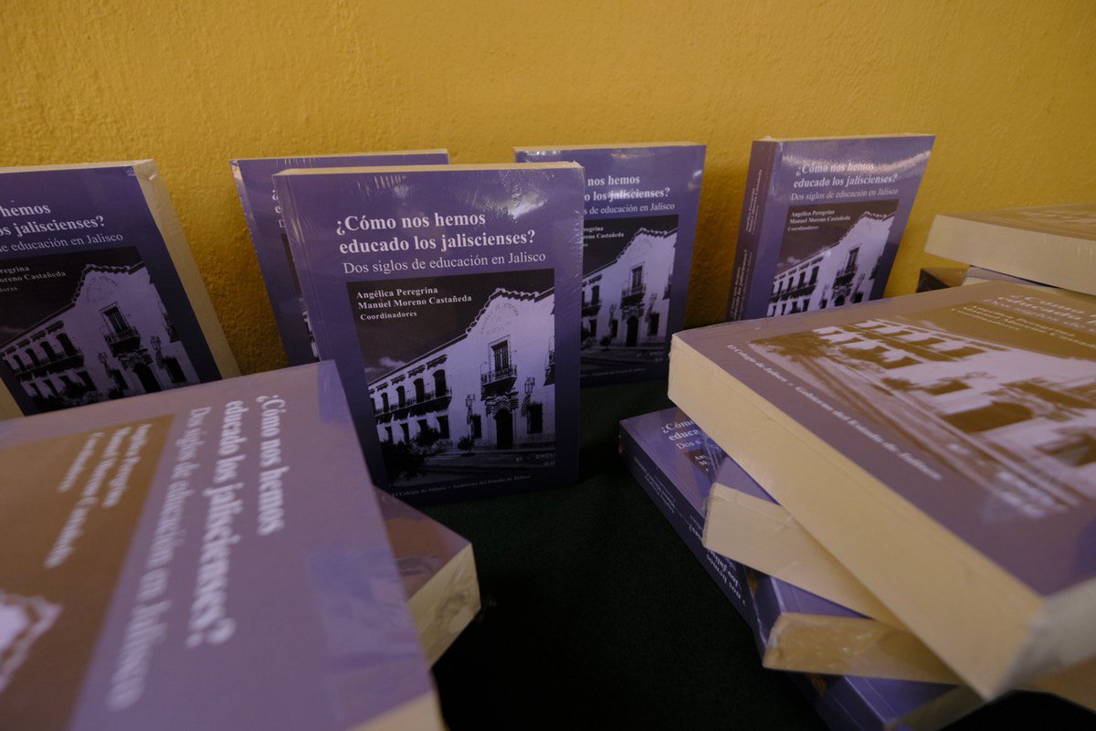 JCFloresMiramon's tweet photo. Qué interesante conocer la historia de la impartición de la educación en Jalisco a través de dos siglos de su historia con el libro ¿Cómo nos hemos educado los jaliscienses?, coordinado por Angélica Peregrina y Manuel Moreno Castañeda, presentado en el @Coljalisco. ¡Enhorabuena! https://t.co/xeSDJkXFGQ