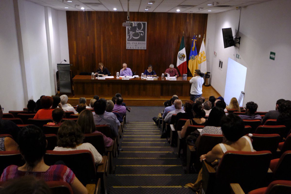 JCFloresMiramon's tweet photo. Qué interesante conocer la historia de la impartición de la educación en Jalisco a través de dos siglos de su historia con el libro ¿Cómo nos hemos educado los jaliscienses?, coordinado por Angélica Peregrina y Manuel Moreno Castañeda, presentado en el @Coljalisco. ¡Enhorabuena! https://t.co/xeSDJkXFGQ