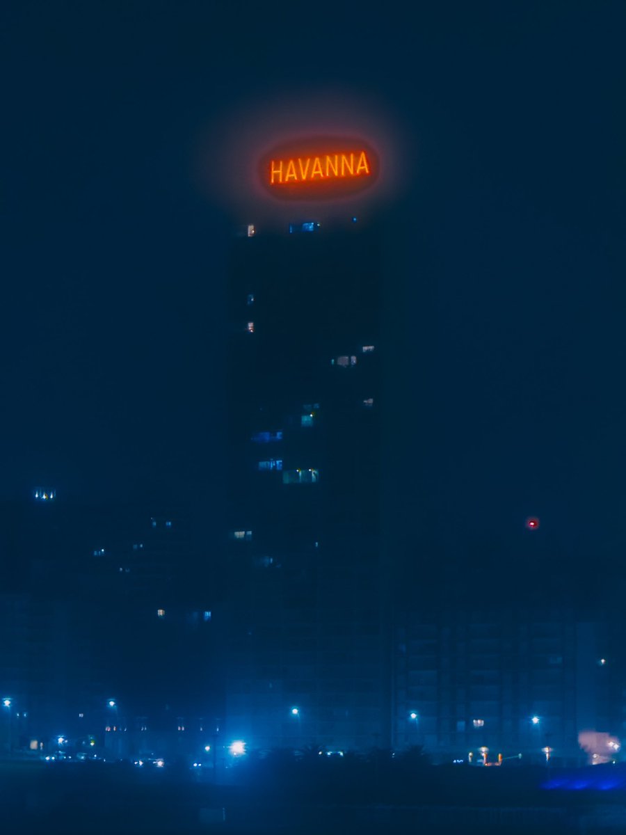 Juanchi_Ugalde's tweet photo. Havanna building 🍫💨 https://t.co/ZxfodOPzrW