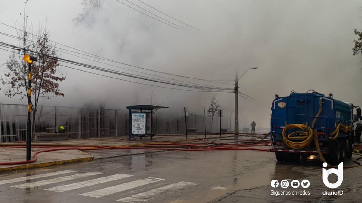 DiarioId's tweet photo. ⚫️ Lamentamos profundamente lo ocurrido en plaza de abastos de #Illapel.
En estos momentos difíciles, es importante recordar la fortaleza y la resiliencia de la comunidad. Fuerza a todos los comerciantes afectados.

📸 Fotografías : Javier Fredes 

#IdentifícateComparteOpina🗣 https://t.co/qfoGtmtXhZ