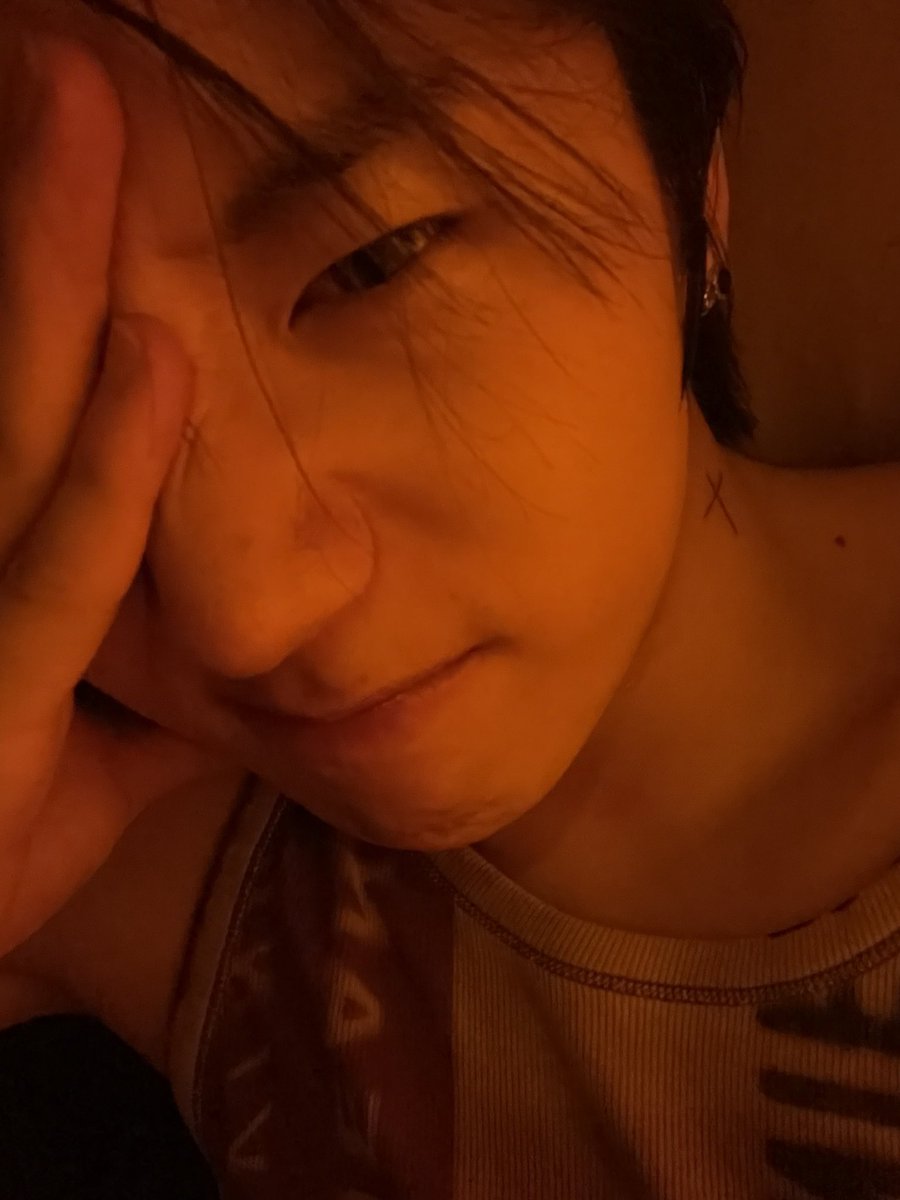 JUSTB_twt's tweet photo. [#건우] 일어나라

#JUSTB #저스트비 #GEONU https://t.co/NaHMwEP7oc