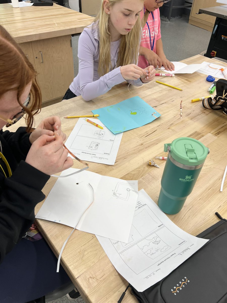 apopetech's tweet photo. Coding students @BeachStreetWI learned about circuits, played with #snapcircuits and made their own paper circuit cards. #WIpride https://t.co/43bjdvl81D