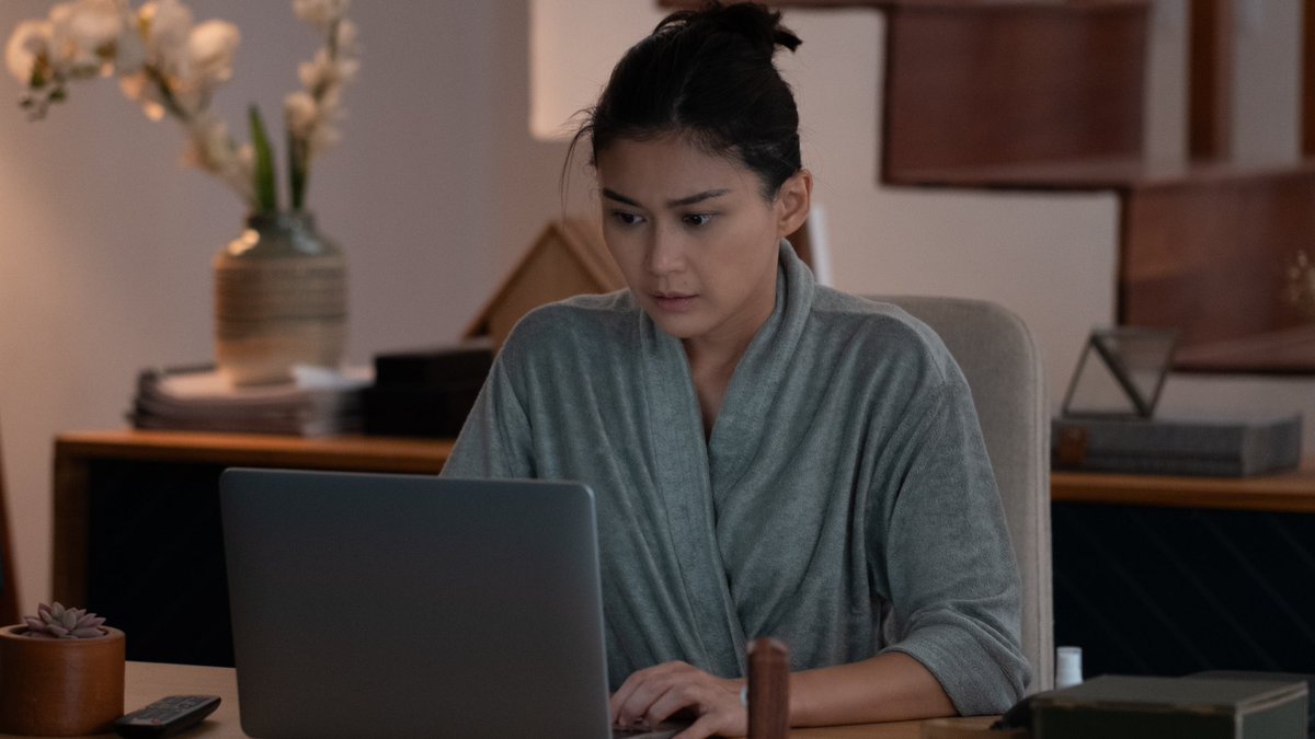 Seorang supir taksi, pemulung sampah, penulis novel, pencari kerang, pelukis poster film, perampok dengan hipnotis, penaksir harga berlian. Kesamaan apa yang mereka miliki? Misteri! Kegilaan! Kami mengundang anda untuk masuk ke sebuah dunia yang tersembunyi! Bongkar semua