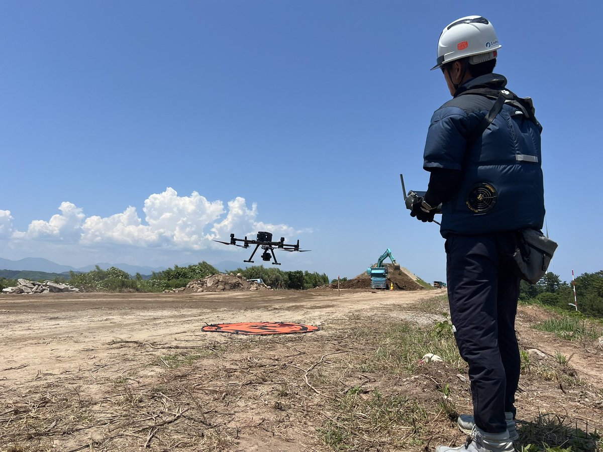CRAFTCOM2's tweet photo. 本日は鳥取県某所にてM300RTK+P1+L2のハイブリッド計測を行っています！
急に自衛隊機が近接して回避する等トラブルを乗り越えてフライト！！
L2��高 https://t.co/1n8OQ6aoj0