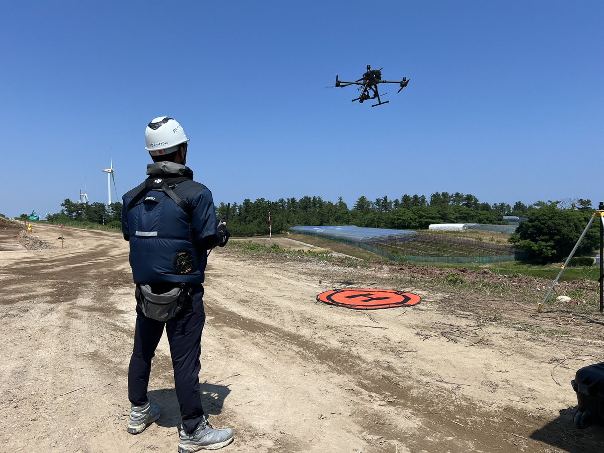 CRAFTCOM2's tweet photo. 本日は鳥取県某所にてM300RTK+P1+L2のハイブリッド計測を行っています！
急に自衛隊機が近接して回避する等トラブルを乗り越えてフライト！！
L2��高 https://t.co/1n8OQ6aoj0