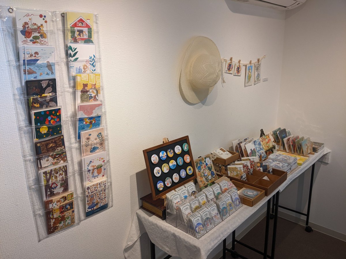 企画展「とことこ歩いて」本日3日目です。

作品の抽選受付が本日営業時間中までとなっております。

通販の受付は明日20時からとなっておりますので、下記の展示詳細ページから出展作品や申し込み方法のご確認をお願いいたします。
gallery-ato.jimdofree.com/%E3%81%A8%E3%8…

#とことこ歩いて