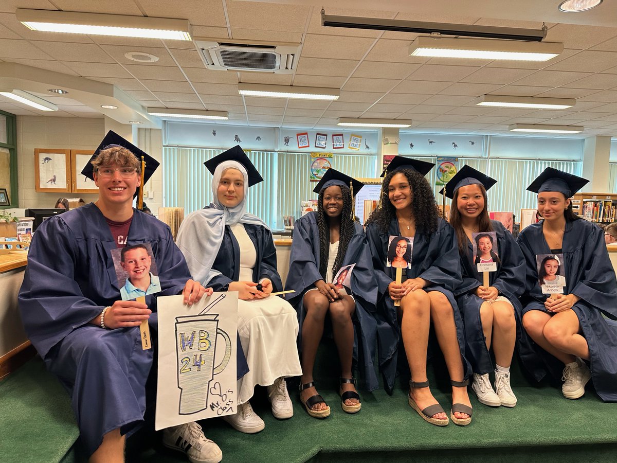 afbookmark's tweet photo. @WestBabylonUFSD seniors revisted @FAElementary  for their Senior Walk Through. Congrats to the seniors who carried photos of their former fifth-grade selves as they traveled the hallways of Forest Avenue. Their trip down memory lane was filled with smiles! https://t.co/35fKFVYdPE