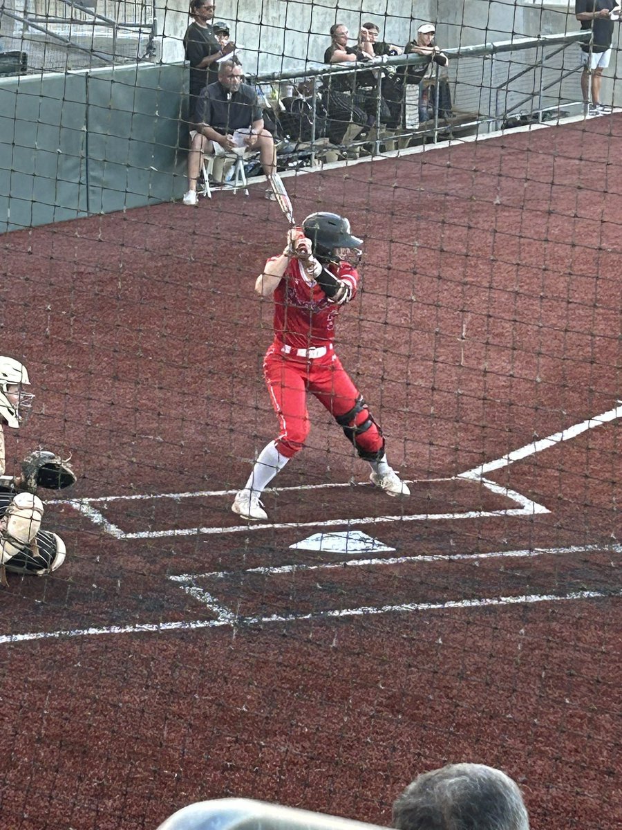 Michell75532805's tweet photo. A year ago today…Katie tore her ACL…today back first travel tournament. #igetto vs #ihaveto
(Left field) @LadySluggersOrg @KatieMu62158107 @DarylMurphy4 https://t.co/XvjacWSzmy