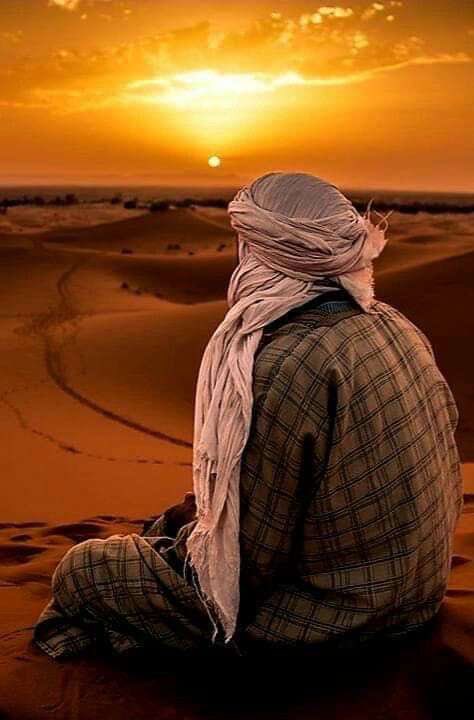 Ba2099's tweet photo. حكمتين احفظهم جيداً :
الأولى : لا تحاول الوصول إلى إنسان لا يحاول الوصول  إليك..
الثانية : لا تحارب العالم من أجل شخص لا يستطيع محاربة كبريائه لأجلك.. https://t.co/IurUQGSvCa