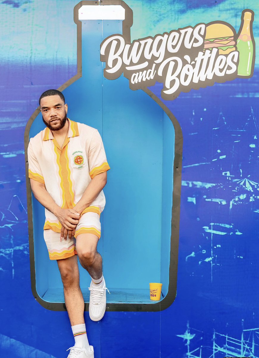 Mannyodreams's tweet photo. She said she wanted Burgers, 
And I said I wanted Botttles, 
So i said lets go to Mi Casa, 
and at the end I wanna see Blanca … 

#BurgersAndBottles
#CasaBlanca
#IShouldBeARapper https://t.co/hVoCXRV9LR
