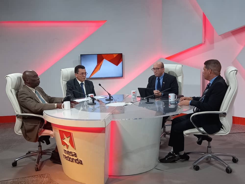 kamido932's tweet photo. 🚨🚨🚨 Directivos del Ministerio de Industrias comparecen en la Mesa Redonda, para informar lo relacionado con el evento
#cubaindustria2024
#Gempil
#Mathisa https://t.co/wm9Ad4HiDW