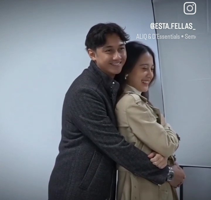 hibybaee's tweet photo. Tolong banget, minta yg HDnya๐ฅน๐
Tjiee yg mau ditinggal si Eneng ke Bandung, samperin atuh A!๐ซฃ
Gak sabar nonton epsnya lagi, nnti sore!๐ญ
#MyHeart
#MikeRaisa https://t.co/PLqGaBvTcE