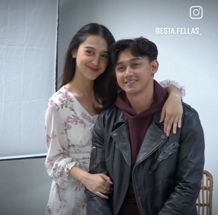 hibybaee's tweet photo. Tolong banget, minta yg HDnya๐ฅน๐
Tjiee yg mau ditinggal si Eneng ke Bandung, samperin atuh A!๐ซฃ
Gak sabar nonton epsnya lagi, nnti sore!๐ญ
#MyHeart
#MikeRaisa https://t.co/PLqGaBvTcE