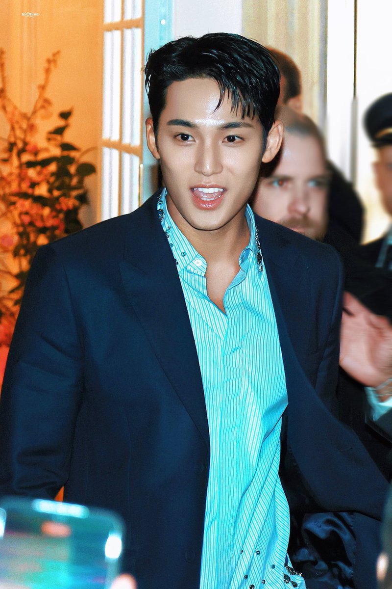 민규는 진짜 얼굴도 얼굴이지만 얼굴도 얼굴인듯....