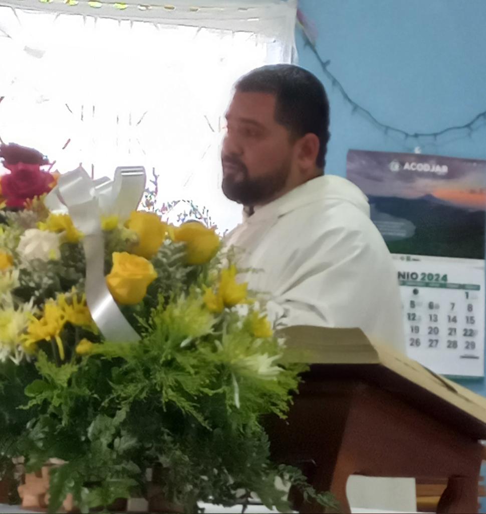 CesGC's tweet photo. "Las personas que mueren, no dejan de existir. Siguen existiendo de una forma diferente"
Pero.  Guillermo Morales https://t.co/bIjKGRqFJ9