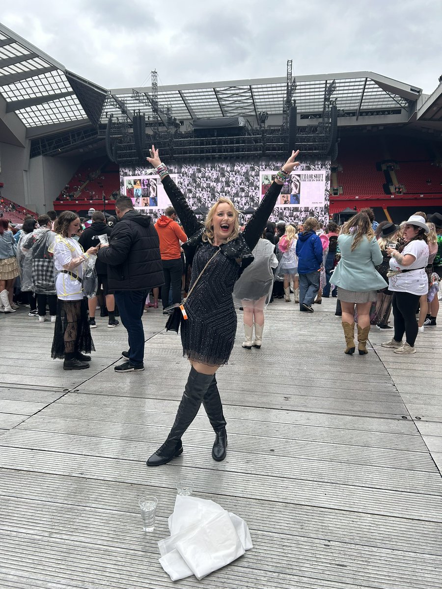 TheoriesTaylor's tweet photo. #LiverpoolTStheErasTour We are hereeeeeee!! https://t.co/eTjHt1Ef72