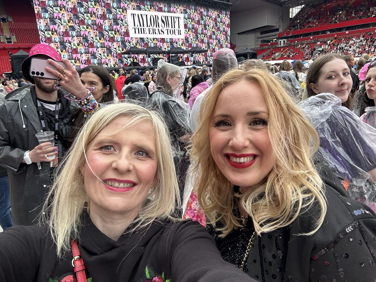 TheoriesTaylor's tweet photo. #LiverpoolTStheErasTour We are hereeeeeee!! https://t.co/eTjHt1Ef72