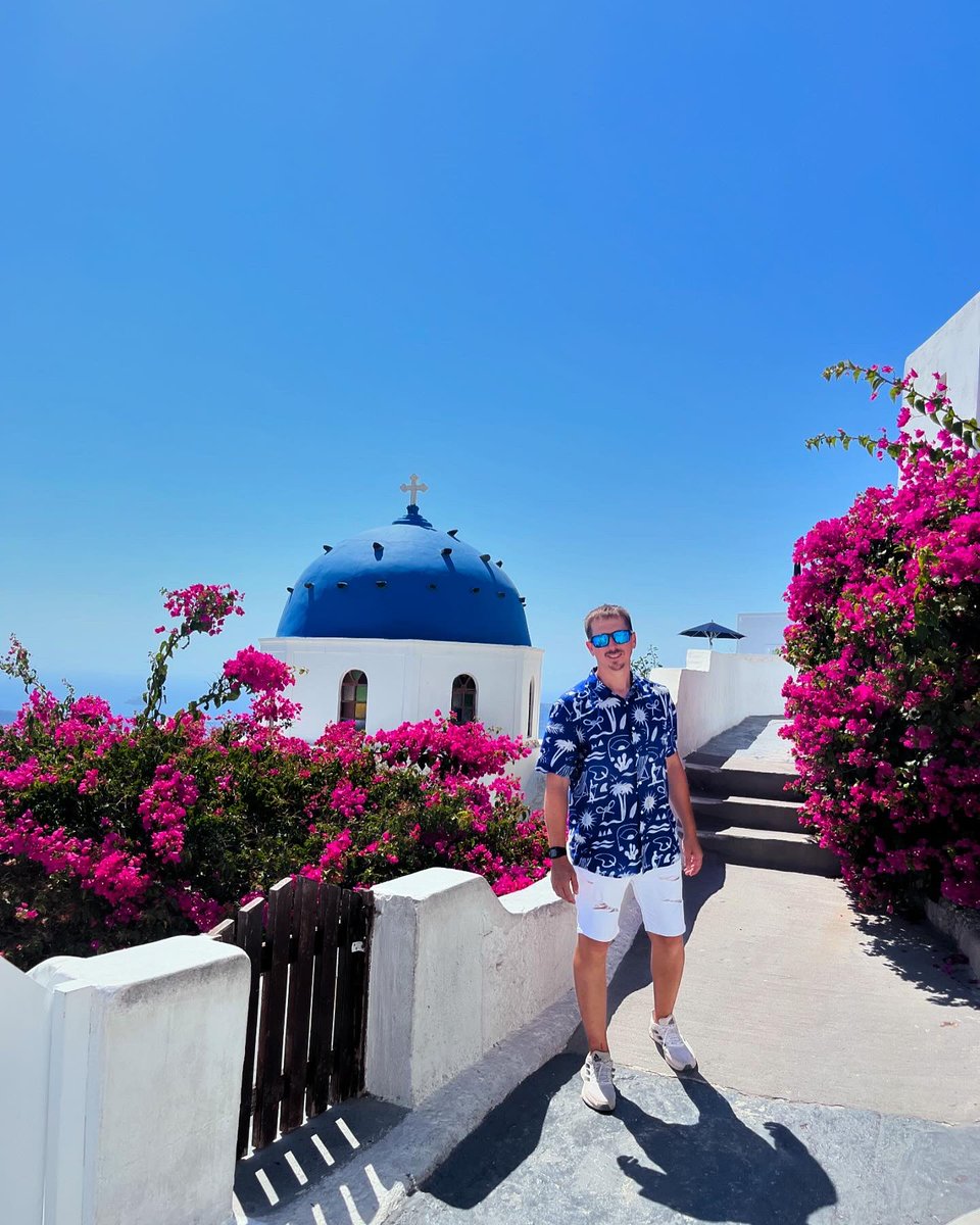 Platanico's tweet photo. “Un día lo sueñas y otro día estás en Santorini” #Imerovigli #Thira #Santorini #Grecia 🏝️🇬🇷 https://t.co/YWGybozvKo
