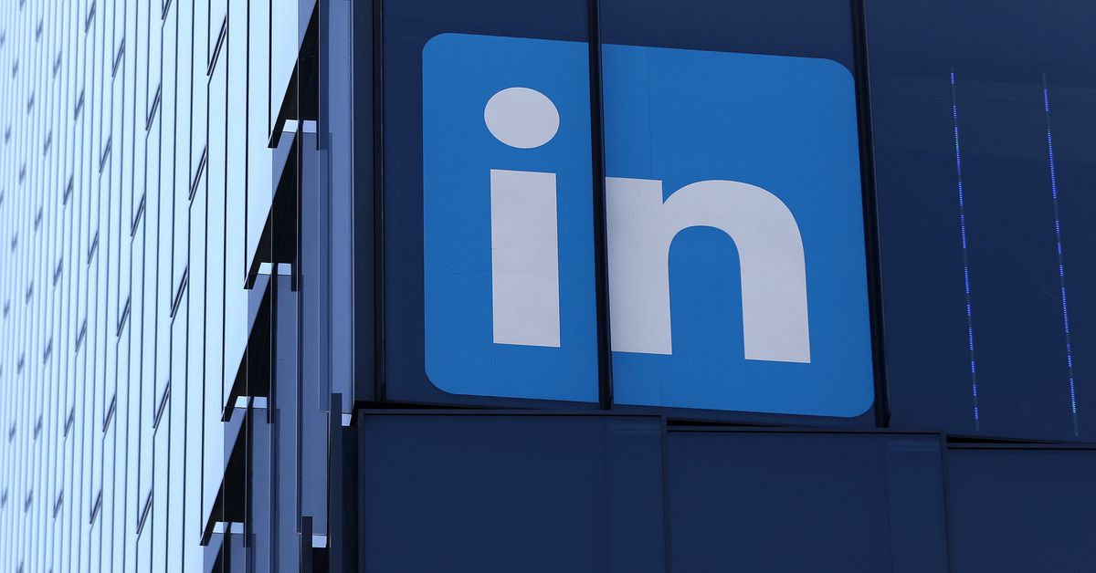 hspaneser's tweet photo. LinkedIn expands its AI job-hunting features for Premium subscribers https://t.co/3WzmM9yCzb https://t.co/gexillt4e2