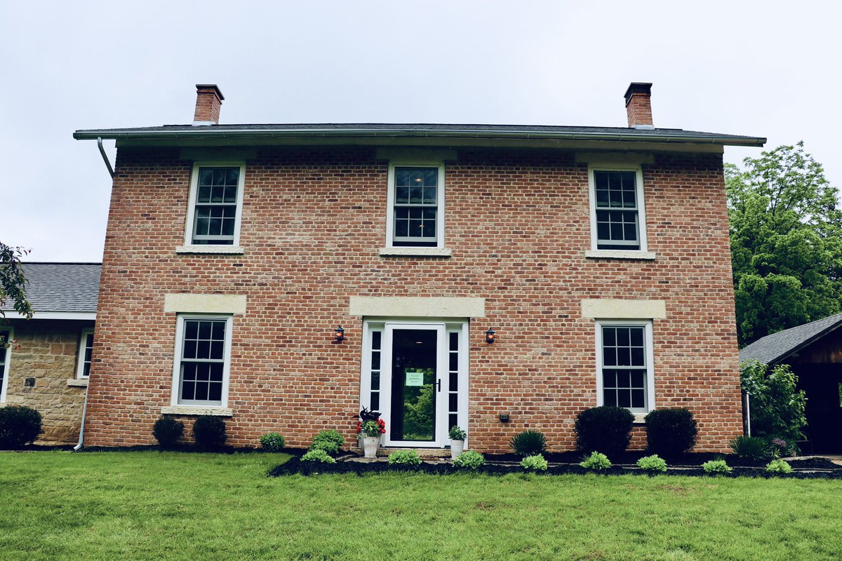 ✨ Exploring Mineral Point’s Tour of Homes 🏡 

I loved the self-guided tours, which invite you to wander through a curated selection of historic homes at our own pace.

Discover more:
A Weekend Getaway to Mineral Point, Wisconsin —> lifewithmariah.com/a-weekend-geta…