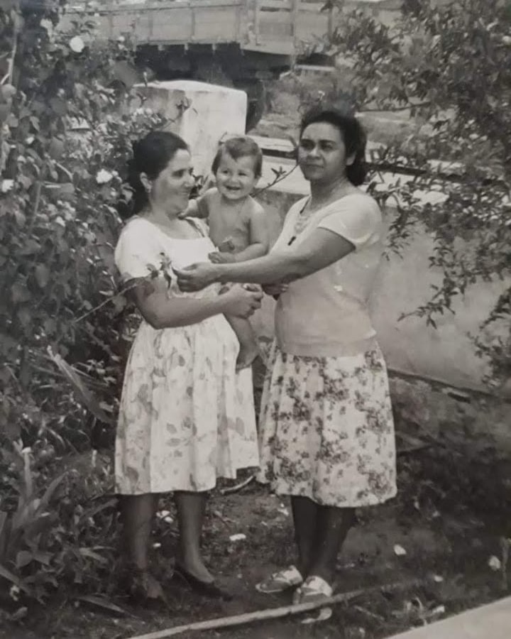 Rogerpost60's tweet photo. Eu mamãe e madrinha em 1963, cheguei novinho do Ceará. https://t.co/wSzezs4Bt4