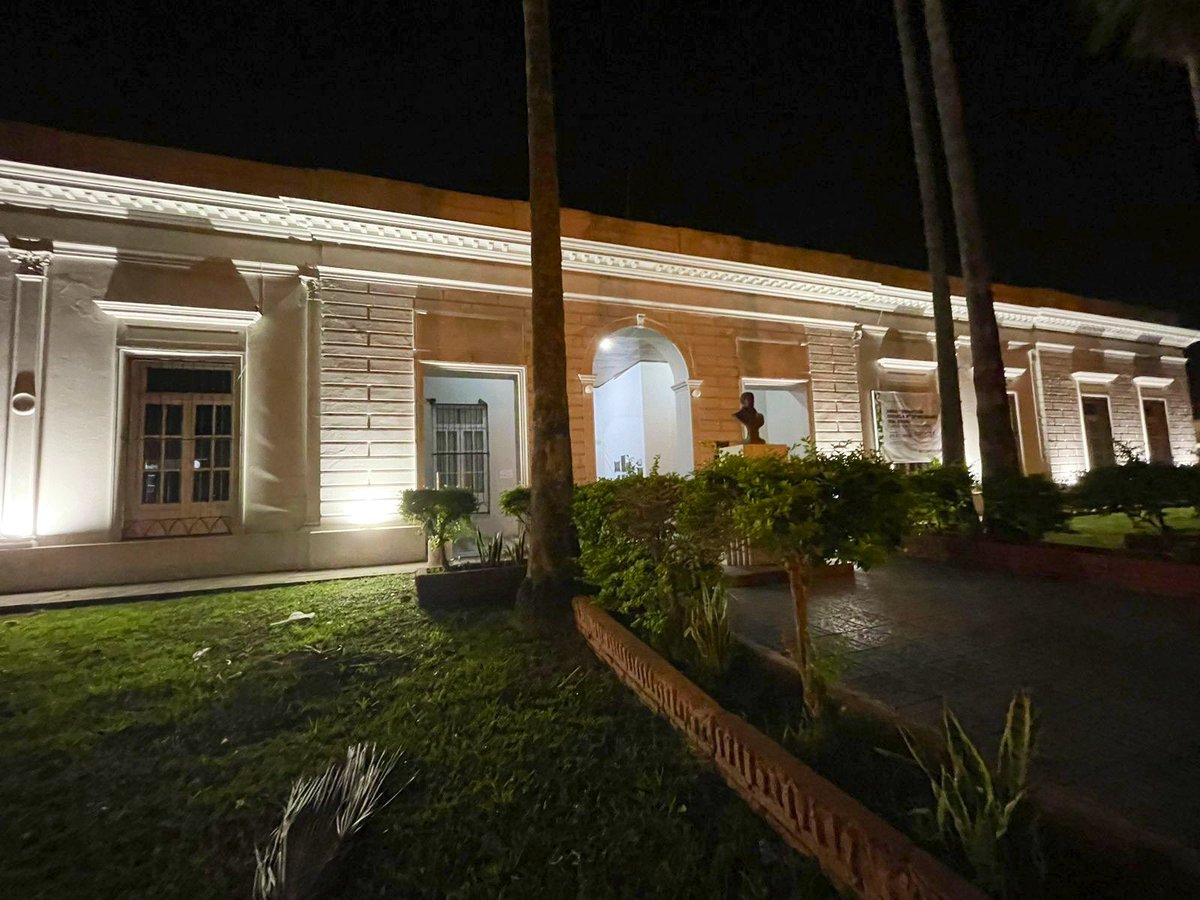 CorrientesGob's tweet photo. ¡Estamos refaccionando por completo la Escuela N° 32 “Manuel Belgrano” de #CuruzúCuatiá! 🏫

Esta gran obra se encuentra en su segunda etapa con trabajos de pintura en aulas, iluminación exterior, arreglo de mástil, cocinas, sanitarios y depósitos.

¡Vamos por más obras! 💪🏼 https://t.co/SN0cNq9g72