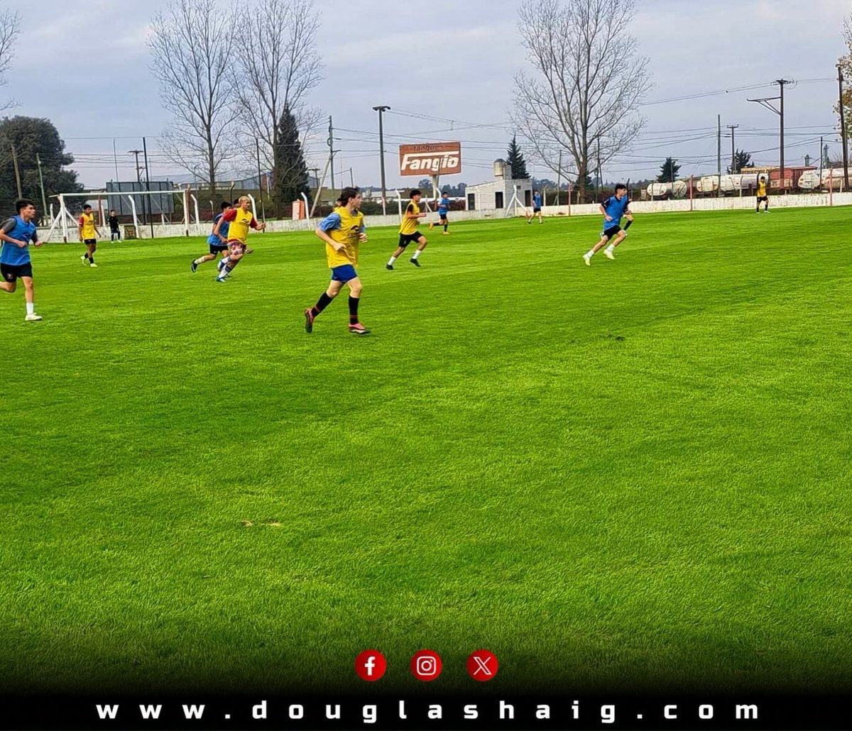 Hoy por la tarde en nuestro predio deportivo se llevó a cabo la prueba de jugadores, con más de 300 chicos participantes. 
⬇️⬇️⬇️