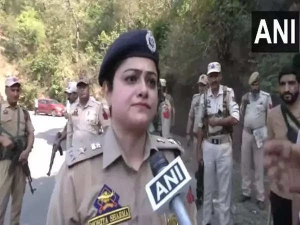 NewsAlgebraIND's tweet photo. BIG BREAKING NEWS 🚨 50 local people detained for allegedly helping terr0rists in Reasi Terror attack.

Several Hindu pilgrims were ki*lled by terrorists in Reasi.

Security teams with the help of drone crews and military dogs are scouring deep forests & high-altitude terrain to catch & ki*II terrorists.