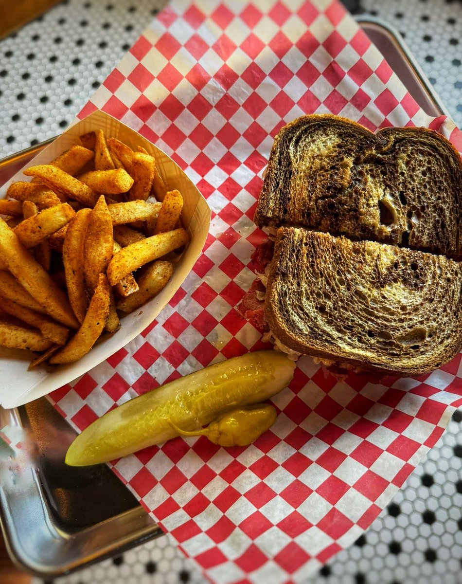 golocaljeff's tweet photo. They’re back! The Hoagie Shop is now open again in the Historic Mossy Creek District. Get your sandwich fix at their beautiful new location and welcome back all The Hoagie Shop favorites you’ve grown to love through the years.
#golocaljefferson #hoagie #nowopen #eatlocal https://t.co/losCXB5316