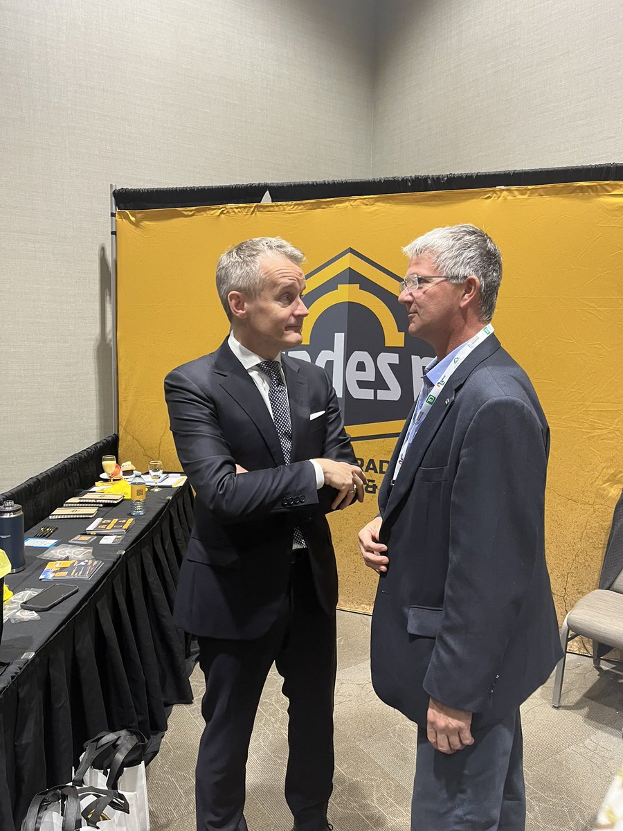 Darin King tweet media