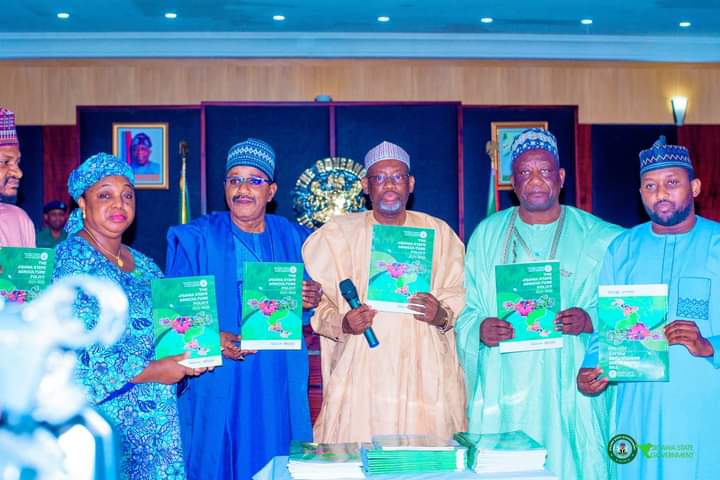 uanamadi's tweet photo. Yesterday, I had the privilege of launching the new "Jigawa Agricultural Policy 2024 - 2030" aimed at transforming agricultural services and products in our dear state.

The main aims of the policy is to provides a strategic road map for productivity, creativity, and prosperity for our farmers. It is our belief that, one of the key to maximising the potential of our state, generating employment, and promoting economic progress is Agriculture. 

We are introducing mechanisation and investing in irrigation infrastructures for increased productivity and efficiency. 

I must use this opportunity to thank and appreciate our partners like Foreign, Commonwealth, and Development Office's (@FCDOGovUK) and Popcorn+ for there assistance and collaboration in the development of this policy. 

I urge all stakeholders to come together, so that we can turn Jigawa into the centre of West African and Nigerian agro-industrial activity! 

This policy shows our administration's dedication to openness and responsibility. Our commitment is to make sure that our policies represent the aspirations of our.

Jigawa will be great In Sha Allah.

#JigawaAgriculturePolicy #Mechanization #FoodSecurity #Prosperity #Accountability #Transparency #JigawaState