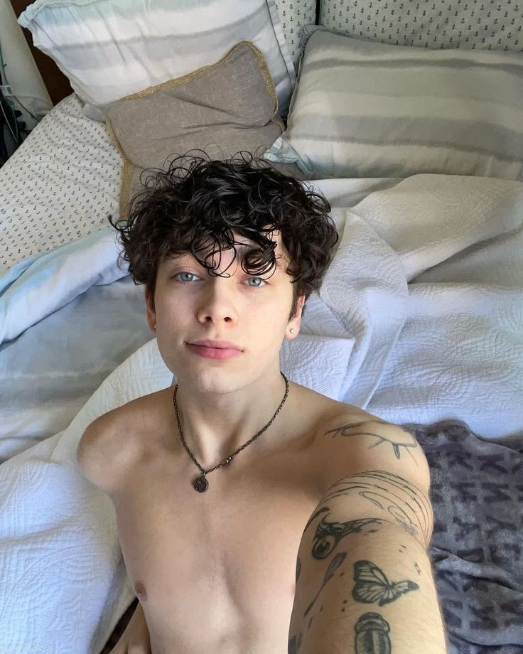 Posso não ser o deus mas bonito, mas pelo menos meu cabelo é lindo.