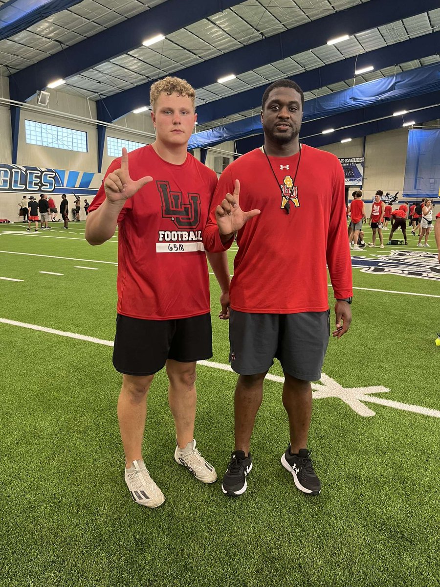 CarsonBrown54's tweet photo. Great camp today with @LamarFootball Big shout out to @_CoachZo_  for helping out all the big boys today💯💯 https://t.co/Treh6Wr6Xg