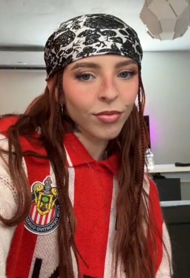 att_miko's tweet photo. miko, las chivas y yo. https://t.co/u8sVvgj8xt