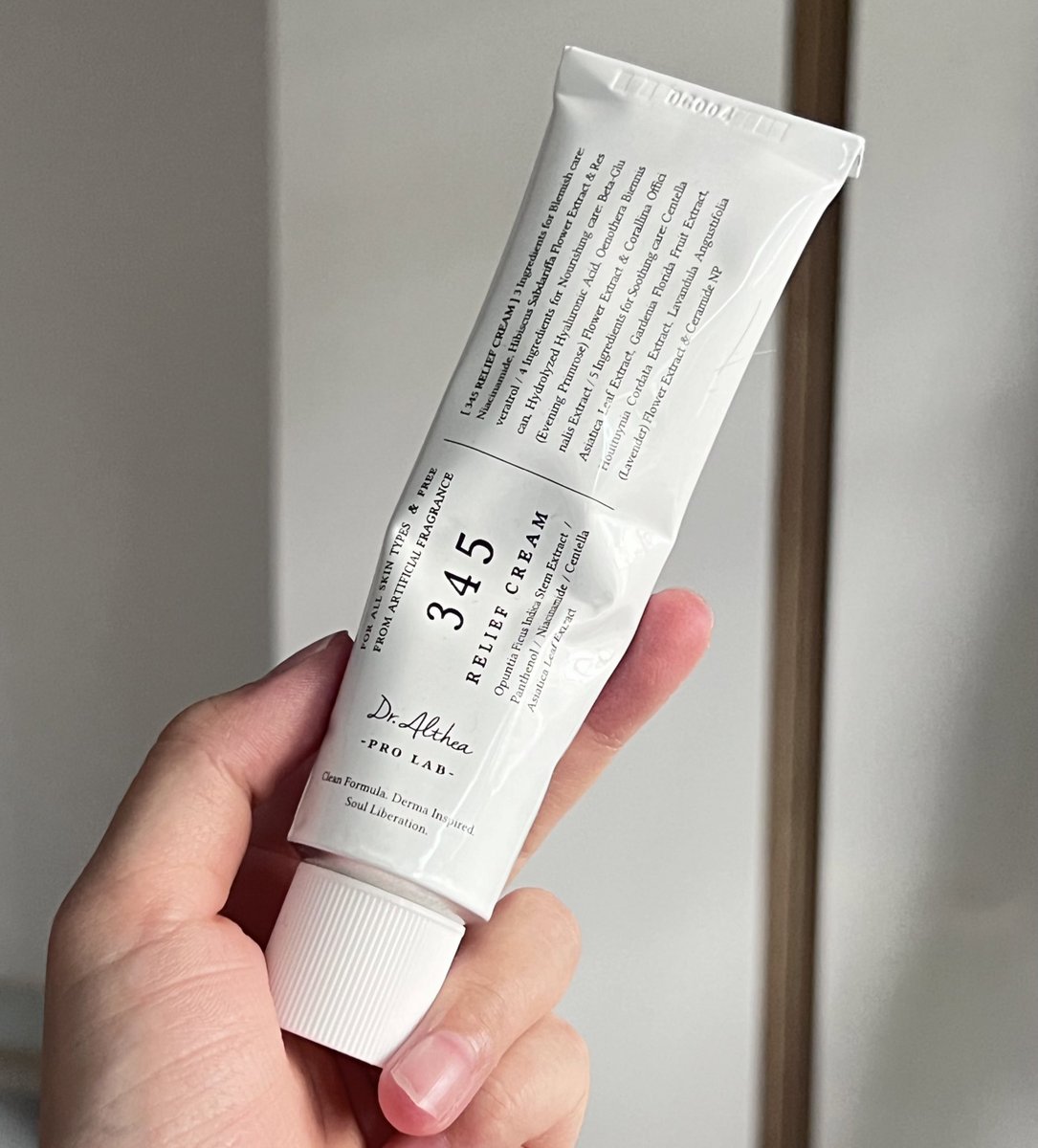 peartunwarat's tweet photo. ขอยกให้ Dr.Althea 345 Relief Cream เป็นมอยเจอไรเซอร์ที่ดีสุดที่ใช้มาเลย คนที่ต้องการดูแลสิว ผิวอักเสบ เอาน้องไปใช้เลยคับ 

- เป็นเจลครีมฟื้นฟูผิวที่มีประโยชน์รอบด้าน
- ดูแลด้านรอยที่เกิดหลังการเป็นสิว
- ช่วยปรับสีผิวให้ดูสม่ำเสมอ
- ให้ความชุ่มชื้นอย่างล้ำลึก
- เป็นสูตรวีแกน ให้ความรู้สึกเนียนนุ่มไม่เหนอะหนะ