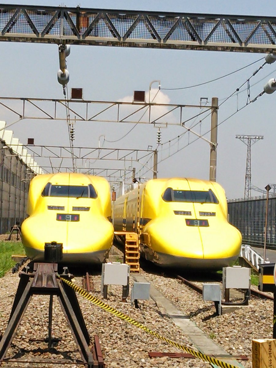 taf_wind's tweet photo. #ドクターイエロー
ドクターイエローくんお疲れ様でしたー
もうこの黄色い車体が見れなくなるのも寂しいですね https://t.co/cf81KJiIUW