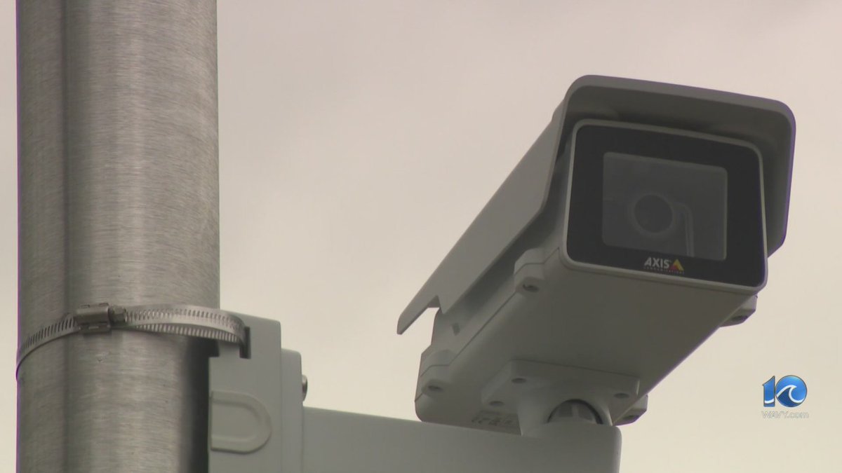 WAVY_News's tweet photo. Speed cameras in Hampton Roads have sparked a federal lawsuit, with a local attorney calling them unconstitutional.

https://t.co/WNU20TofDJ https://t.co/ezxLLGqzDQ