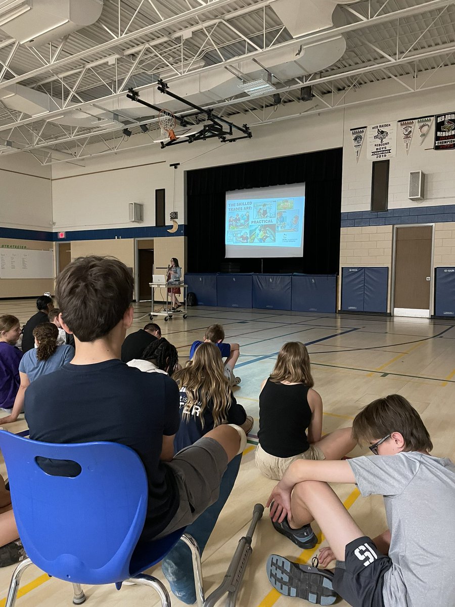 KlimkowskiMrs's tweet photo. Thank you @skillsontario for your very informative and important information about the trades @belleriverbucs to our grade 7 and 8 Ss. Looking forward to what their future brings 💫🌟@MmeHarrison1 @mrs_meloche @dales_mr @ManthaRise https://t.co/bC0A3mFy0U
