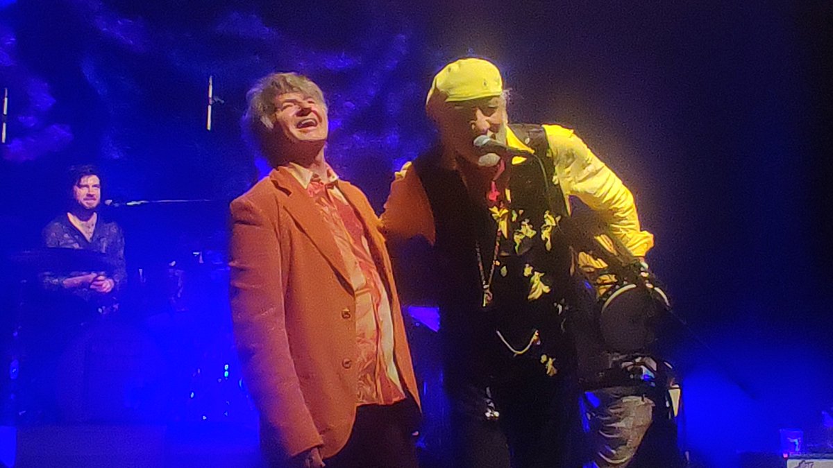 simonsanders's tweet image. Such a wonderful and obviously harmonious @CrowdedHouseHQ gig tonight at Shepherd's Bush Empire - all the better for being introduced and later joined on stage by the legend that is @MickFleetwood on drums for Split Enz' 'I Got You' and more. @O2SBE