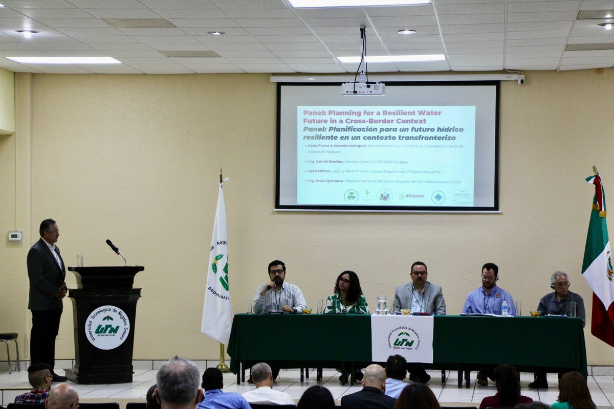 ConsulMexNog's tweet photo. 🌎Esta semana, el @ConsulMexNog participó en el Taller Binacional sobre el Uso del agua💧organizado por @SonoranInstitute.
En conjunto con otras autoridades se brindaron propuestas para una gestión eficiente del agua en ambos Nogales 🇲🇽🇺🇸
#GrowingWaterSmart
@SonoranInstitutemx https://t.co/1QE2Wdrdr5