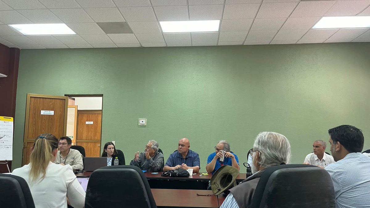 ConsulMexNog's tweet photo. 🌎Esta semana, el @ConsulMexNog participó en el Taller Binacional sobre el Uso del agua💧organizado por @SonoranInstitute.
En conjunto con otras autoridades se brindaron propuestas para una gestión eficiente del agua en ambos Nogales 🇲🇽🇺🇸
#GrowingWaterSmart
@SonoranInstitutemx https://t.co/1QE2Wdrdr5