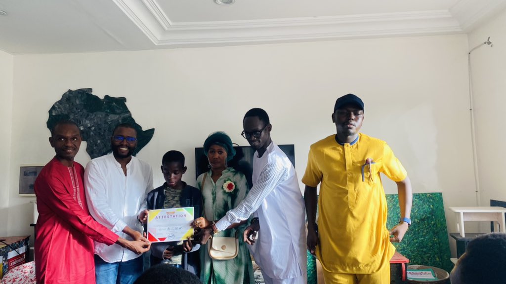 DiengAb21's tweet photo. Nous sommes très heureux d’assister à la formation sur le #tri et la #gestion des #ordures organisée par #WAREEF dans l’ecoboutique de @Recuplast1 .
@djibny @DiagneMacoumba1 @Jve_Senegal @Proplast01 #Senegal @MinistreEnviro1 https://t.co/wyncN9x8Sq