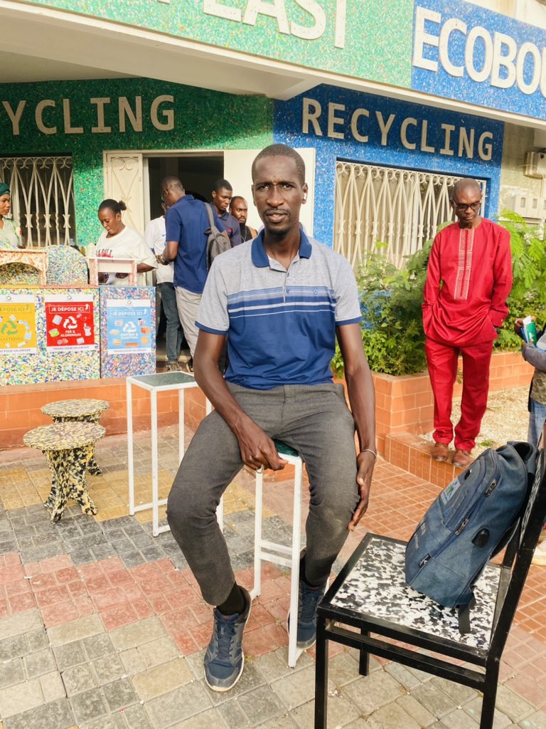 DiengAb21's tweet photo. Nous sommes très heureux d’assister à la formation sur le #tri et la #gestion des #ordures organisée par #WAREEF dans l’ecoboutique de @Recuplast1 .
@djibny @DiagneMacoumba1 @Jve_Senegal @Proplast01 #Senegal @MinistreEnviro1 https://t.co/wyncN9x8Sq