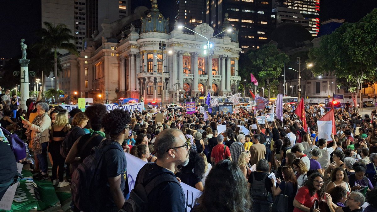 O RIO DE JANEIRO TAMBÉM FOI PRA RUA!

Cinelândia cheia pra dizer em alto e bom som: CRIANÇA NÃO É MÃE! ESTUPRADOR NÃO É PAI! #PL1904Não #PLdoEstupradorNão #CriancaNãoÉMãe 

📸 <a href="/fabjanski/">Fabiano 🦻 🏳️‍🌈 🦄 ☭ 🇵🇸</a>